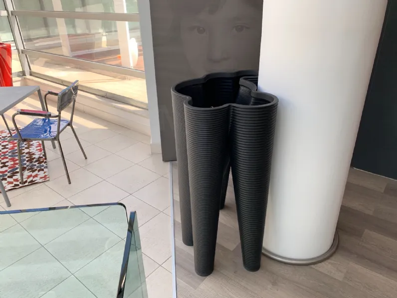 Oggettistica The vases Serralunga in Offerta Outlet