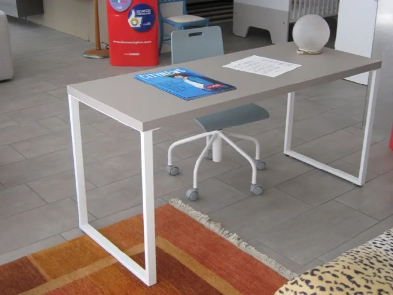 Tavolino modello Quadro di Doimo cityline a prezzo ribassato