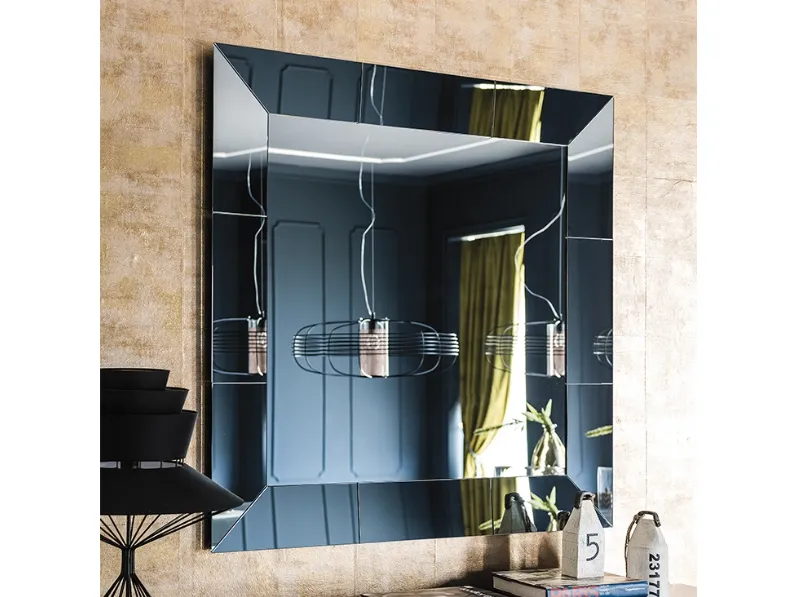 1. Design moderno ed elegante. 
2. Vetro di qualità. 
3. Facile da installare. 
4. Ideale per aggiungere stile alla stanza. 
5. Prodotto dal marchio Cattelan Regal.