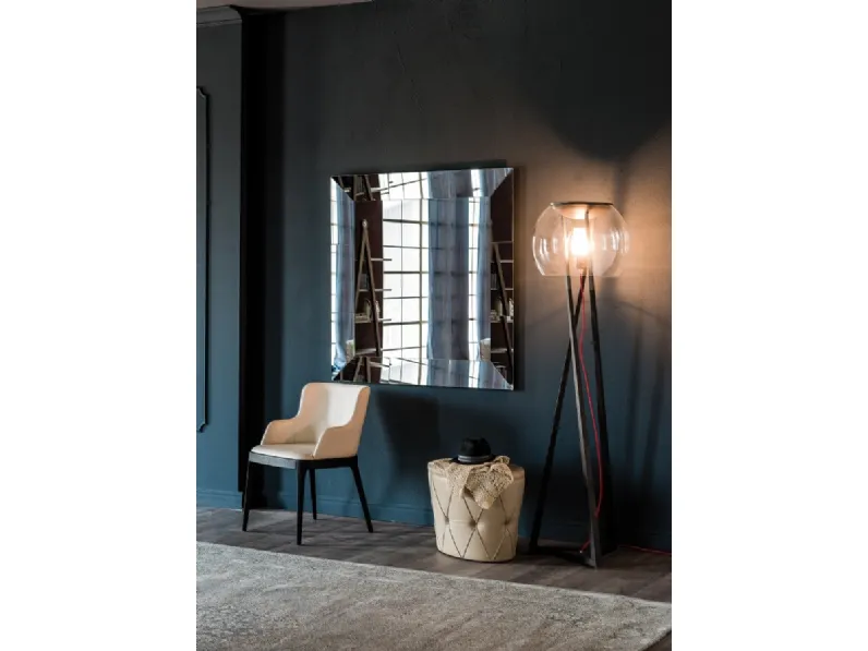 1. Design moderno ed elegante. 
2. Vetro di qualità. 
3. Facile da installare. 
4. Ideale per aggiungere stile alla stanza. 
5. Prodotto dal marchio Cattelan Regal.