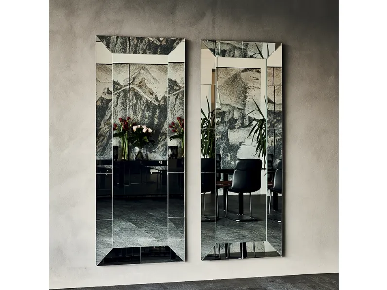 1. Design moderno ed elegante. 
2. Vetro di qualità. 
3. Facile da installare. 
4. Ideale per aggiungere stile alla stanza. 
5. Prodotto dal marchio Cattelan Regal.