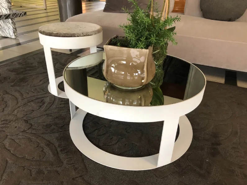 Tavolino design Coppia tavolino + pouf otis di Frigerio a prezzo ribassato