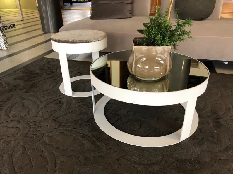 Tavolino design Coppia tavolino + pouf otis di Frigerio a prezzo ribassato
