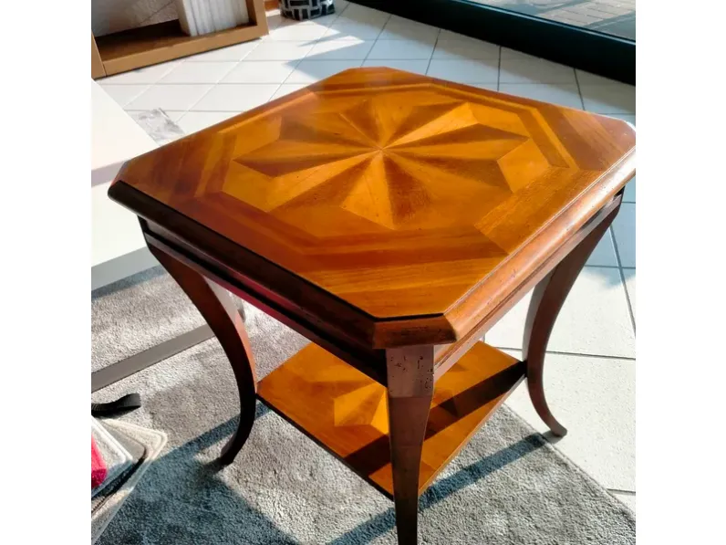 Tavolino Tavolino con intarsio a stella  della marca Artigianale a prezzi convenienti - 50%