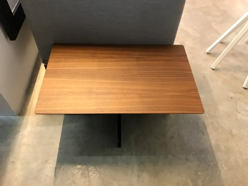 Tavolino Intermedio in stile Moderno Cassina a prezzo scontato