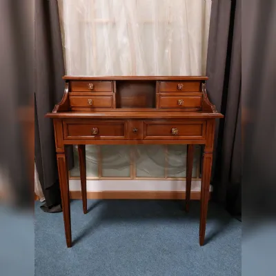 Scopri il tavolo consolle Segreto Le Fablier a prezzo scontato! Lunghezza massima 75 cm.