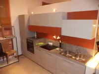 Cucina moderna Arredo3 in laminato venato e laccata opaca 