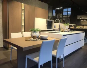 Crea una cucina moderna bianca con isola di Clover Lube a soli 11900€!