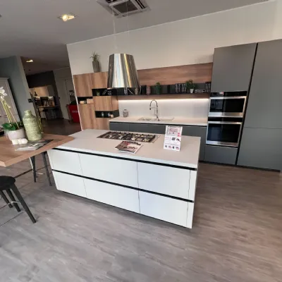 Cucina Delinea design altri colori Scavolini ad isola scontata 40%