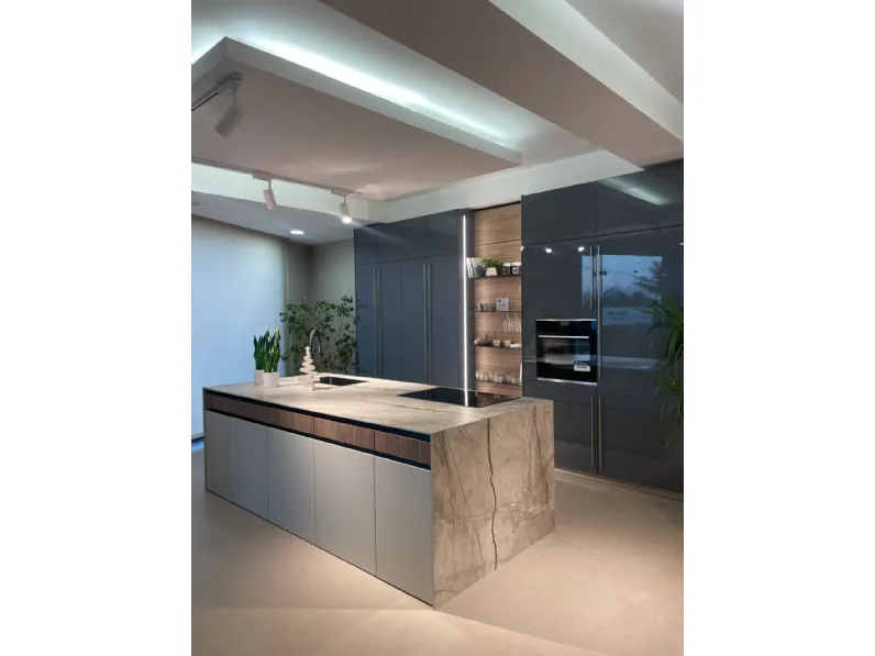 Cucina con isola in laccata lucido a prezzo scontato 55%
