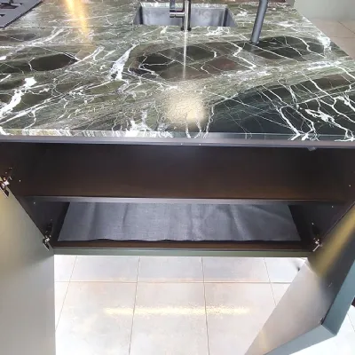 Cucina moderna con isola Unit Cesar a prezzo ribassato