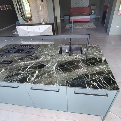 Cucina moderna con isola Unit Cesar a prezzo ribassato