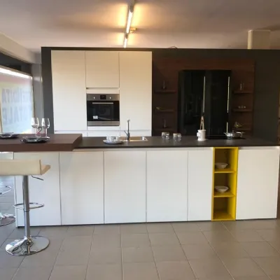 Cucina a prezzo scontato ad isola moderna White Haecker cucine