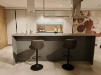 Cucina Cesar moderna con isola tortora in laminato materico Maxima 2.2