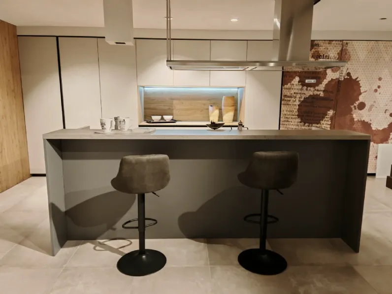 Cucina Cesar moderna con isola tortora in laminato materico Maxima 2.2
