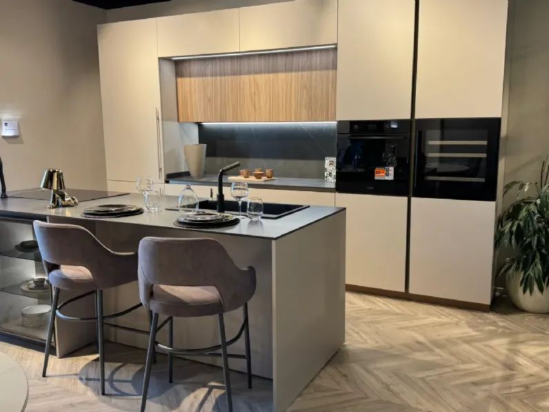 Cucina Stosa design con isola tortora in laminato materico Metropolis