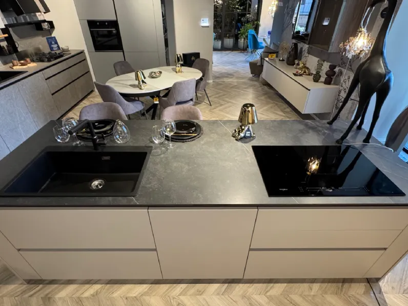 Cucina Stosa design con isola tortora in laminato materico Metropolis