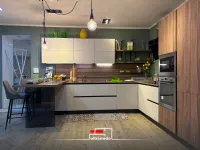 Cucina con penisola in laminato opaco a prezzo scontato 60%