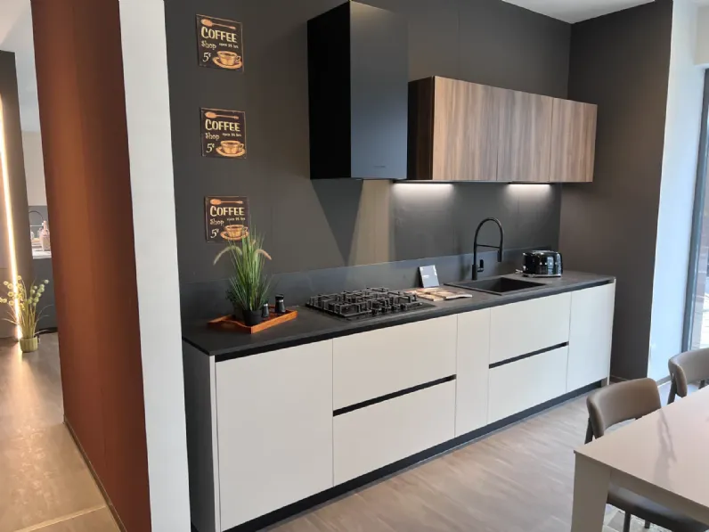 Cucina lineare in laminato opaco a prezzo scontato 37%