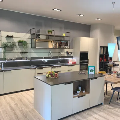 Cucina con isola design grigia Scavolini Mia  a soli 21000 Euro