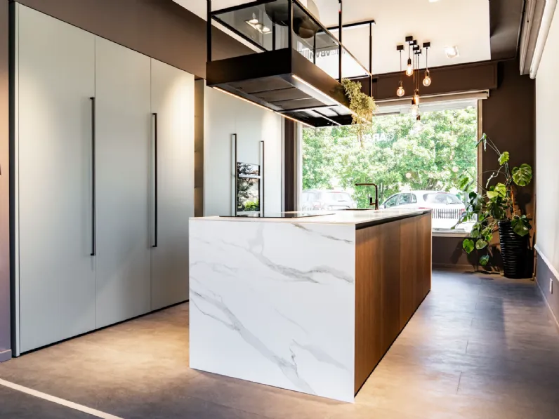 Cucina noce design con isola Aran Rigoletto a soli 17275 Euro
