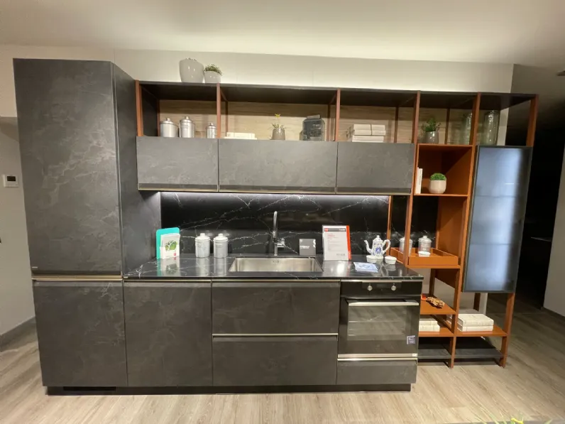 Cucina a prezzo ribassato con isola design Formalia Scavolini