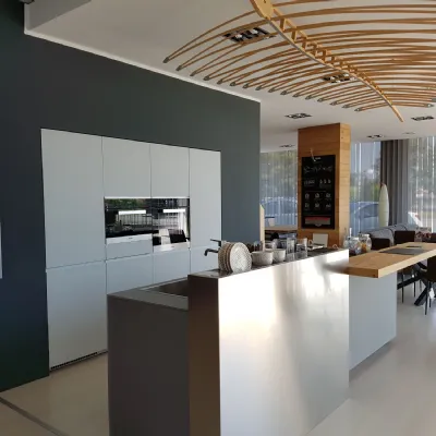 Cucina a prezzo ribassato ad isola design Artematica vitrum Valcucine