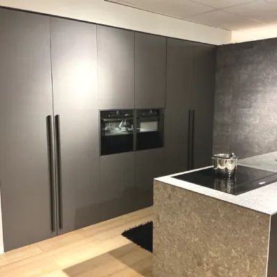 Cucina Zampieri cucine design con isola grigia in laccata opaco Irori