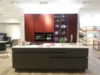 Cucina a prezzo ribassato con isola moderna Iconica Veneta cucine