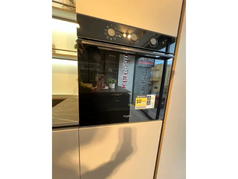 Scopri la cucina Lounge di Veneta Cucine in OFFERTA OUTLET 