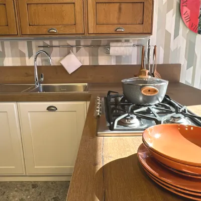 Cucina classica con penisola Favilla Scavolini a prezzo scontato