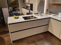 Cucina con penisola in laminato materico a prezzo ribassato 60%