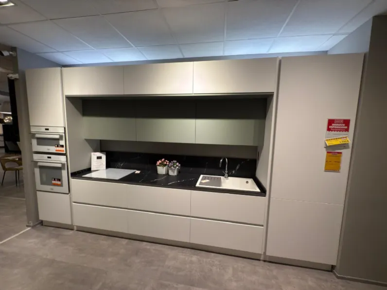 Cucina moderna lineare Stefania Collezione esclusiva a prezzo ribassato
