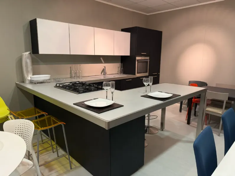 Cucina a prezzo ribassato ad angolo moderna Cucina osaka maistri Maistri cucine