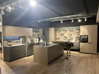 Cucina rovere chiaro industriale con isola Mia Scavolini in offerta