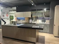 Cucina rovere chiaro industriale con isola Mia Scavolini in offerta