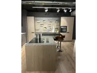 Cucina rovere chiaro industriale con isola Mia Scavolini in offerta