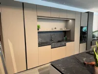Cucina con isola in laccata opaco tortora Bluna a prezzo scontato