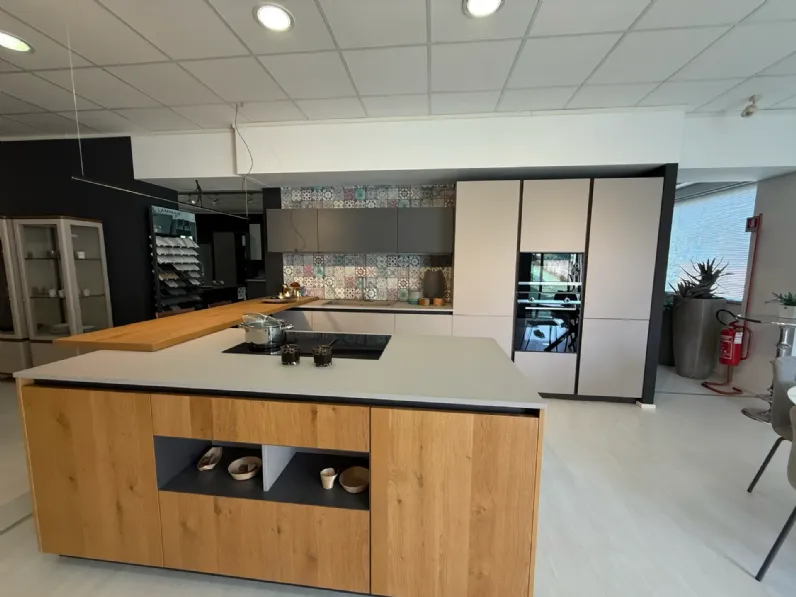 Cucina moderna con isola Loft xxl Arrex a prezzo ribassato