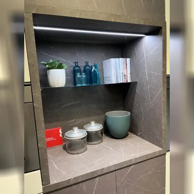 Cucina a prezzo scontato con isola moderna Scenery Scavolini