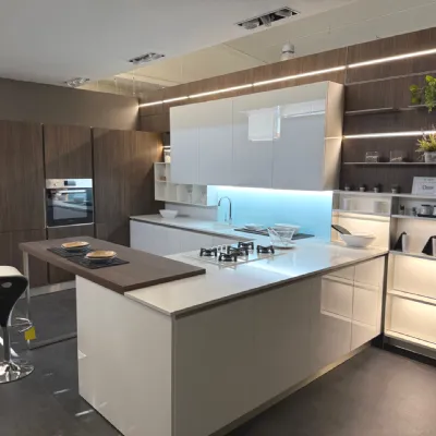 Cucina a prezzo scontato con penisola design Oyster Veneta cucine