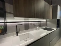 Cucina grigia moderna con penisola Mira Scavolini scontata