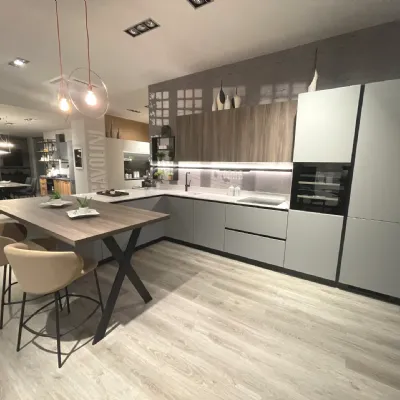 Cucina a prezzo scontato con penisola moderna Mira Scavolini