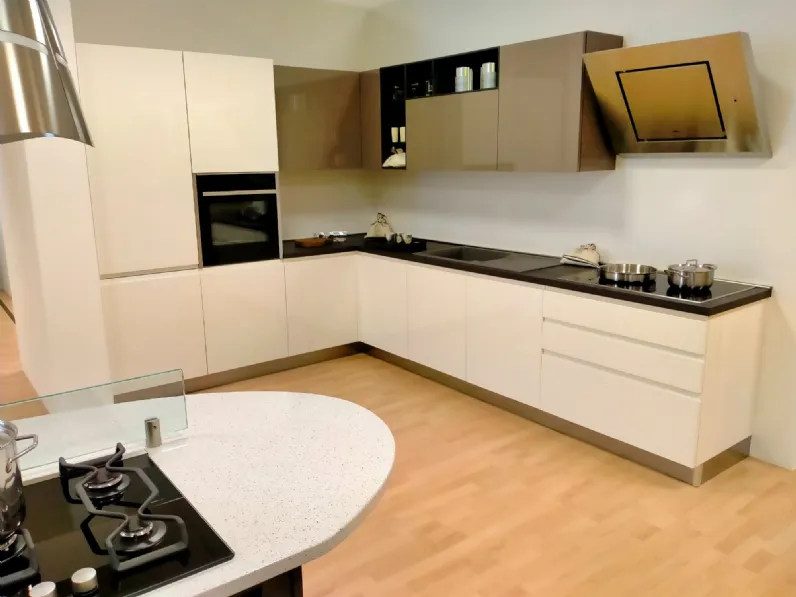 Cucina ad angolo design Wega Arredo3 a prezzo ribassato