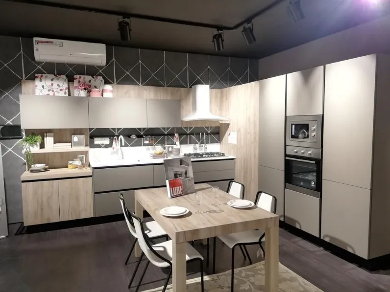 Cucina ad angolo Immagina neck Lube cucine con uno sconto vantaggioso