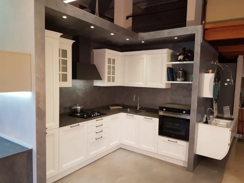 Cucina ad angolo in laccata a prezzo ribassato 46%