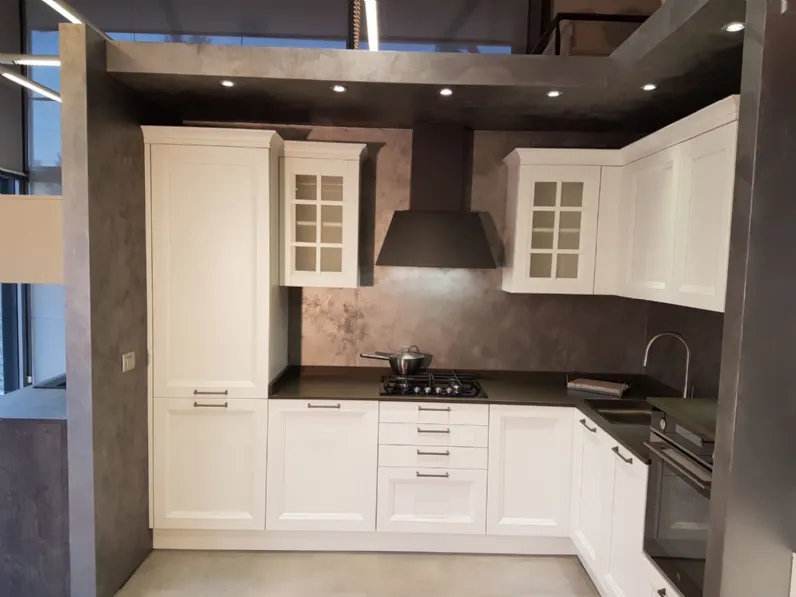 Cucina ad angolo in laccata a prezzo ribassato 46%