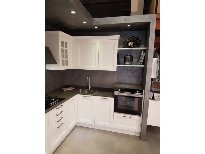 Cucina ad angolo in laccata a prezzo ribassato 46%