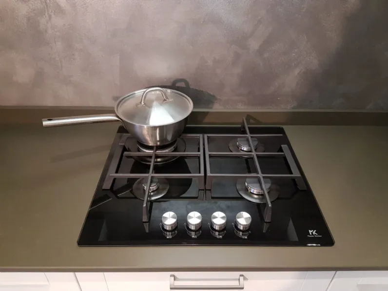 Cucina ad angolo in laccata a prezzo ribassato 46%