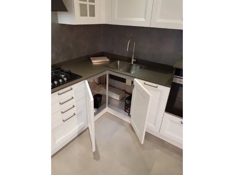 Cucina ad angolo in laccata a prezzo ribassato 46%